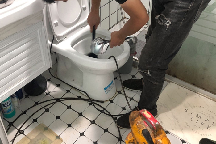 陈场镇马桶堵塞自己疏通还是找师傅?专业上门服务让你省时更省心